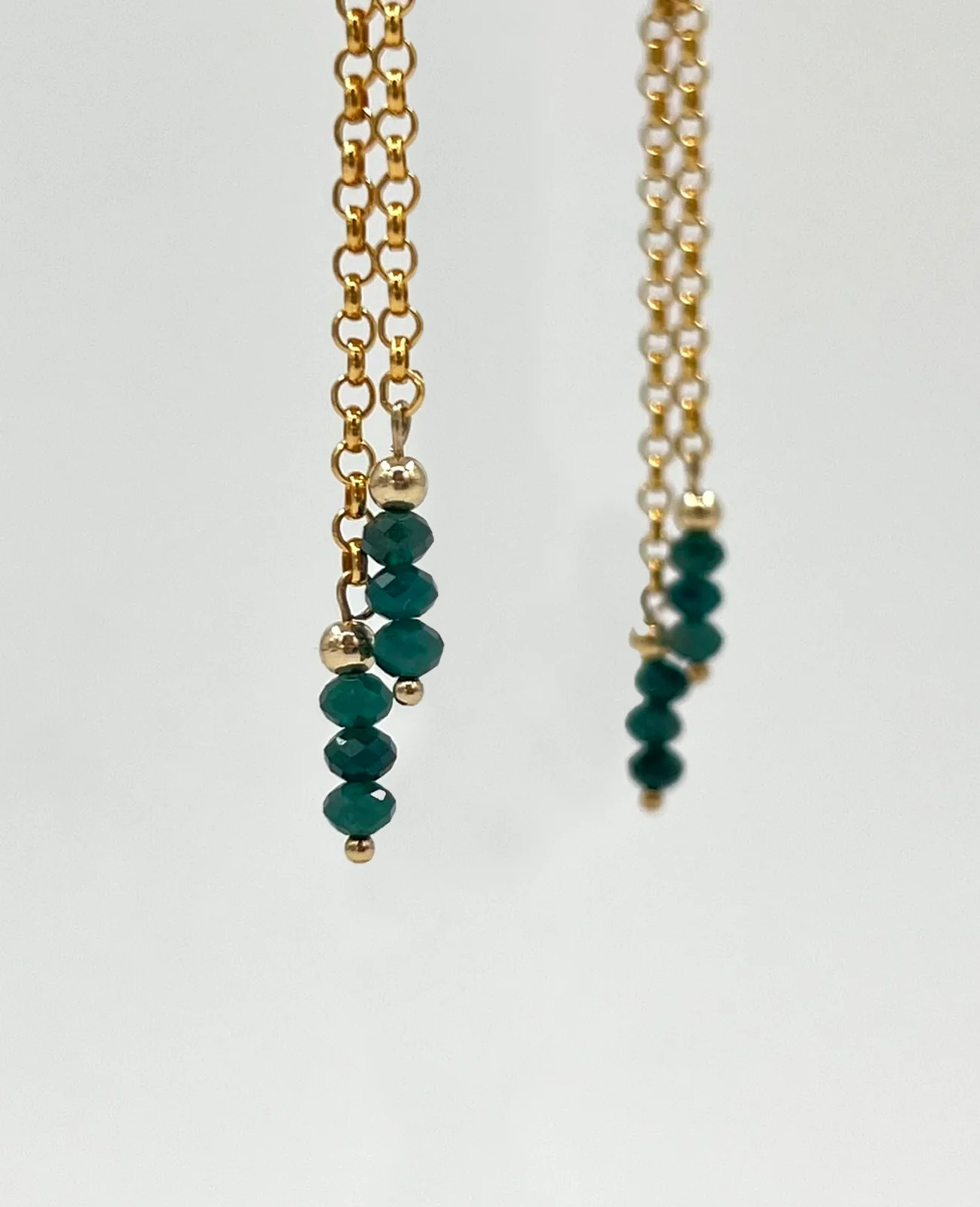 Boucles d'oreilles grandidiérite et gold filled