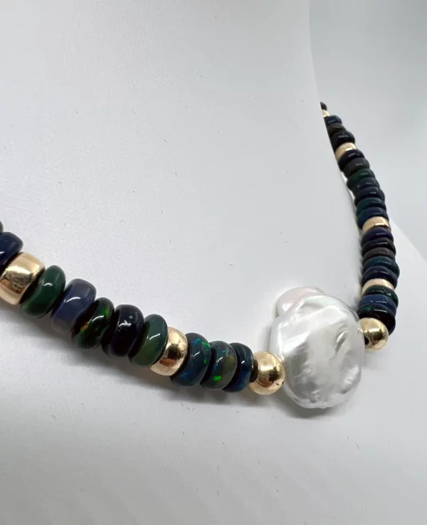 Collier opale noire d'Australie, keishi et gold filled